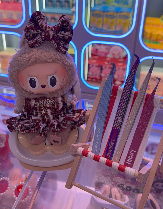 BIG INTO LASHES